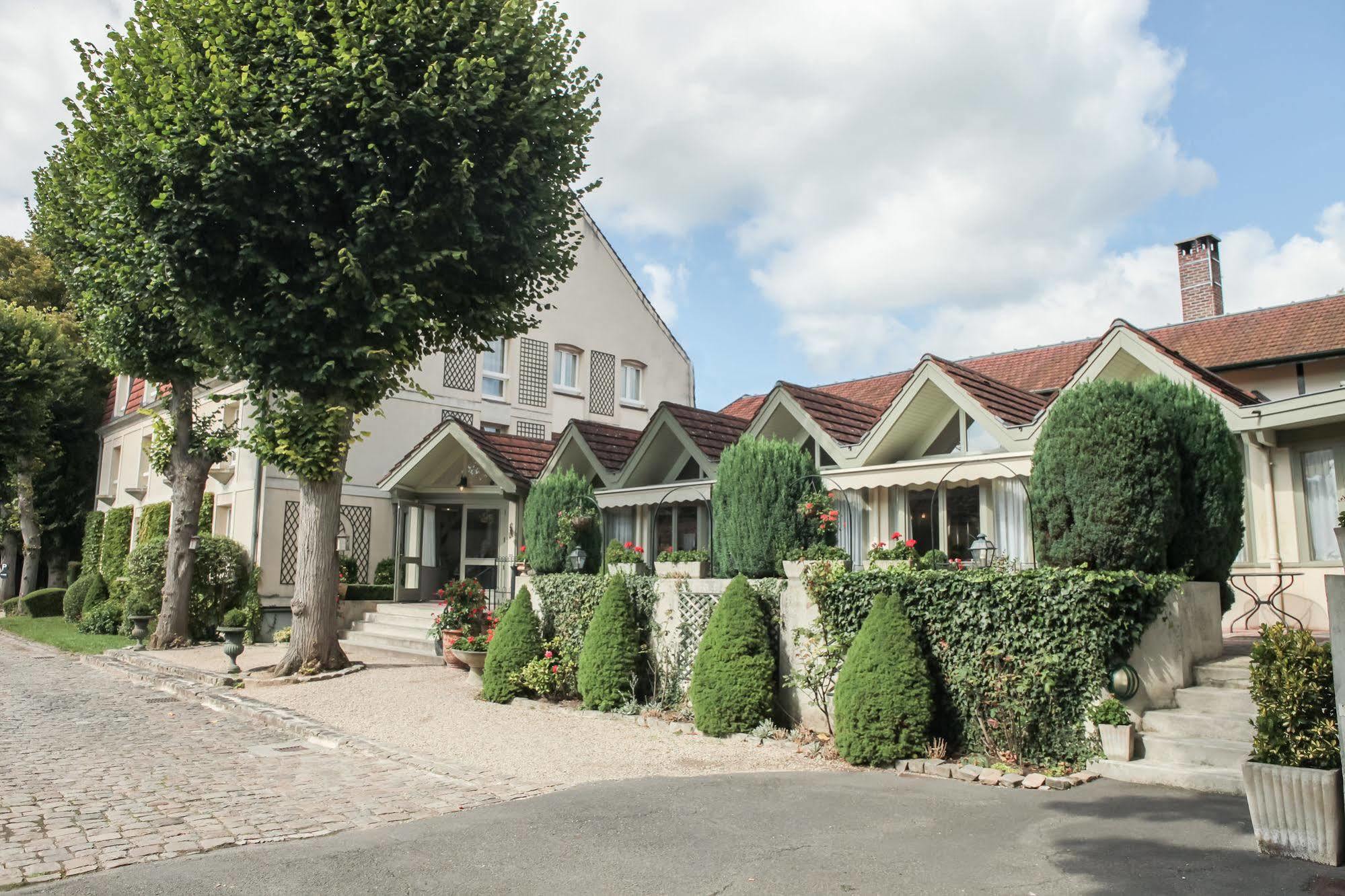 Hotel & Restaurant Le Relais D'Aumale Orry-La-Ville Exterior photo